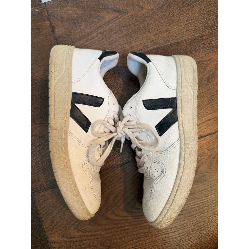 Veja V-10 Womens Shoes Black White Sz 8 39